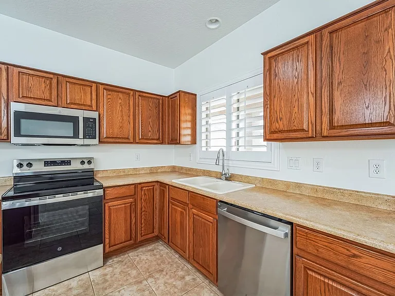 1268 E Birdland Dr — Photo 12