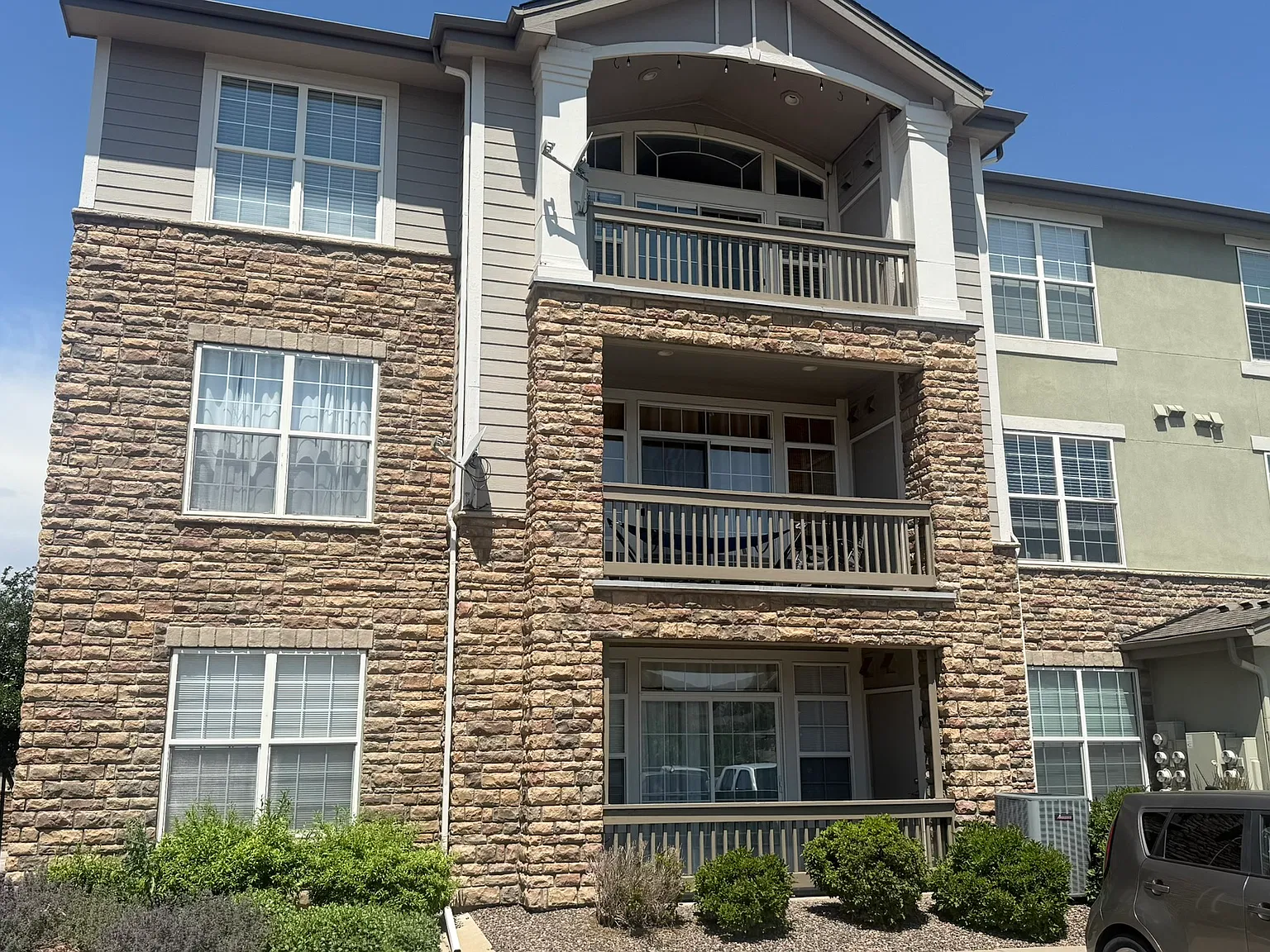 2 bed, 1200 sqft, $2,300 — Photo 1