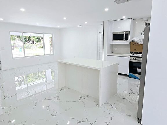 5th image of 2530 NW 111th St