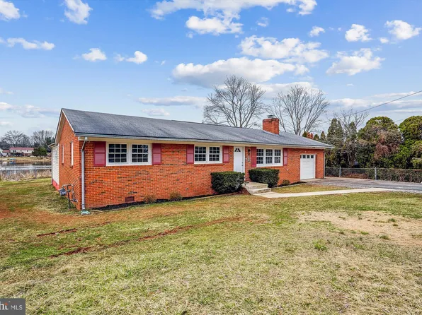 7714 Huron Dr, Gainesville, VA 20155