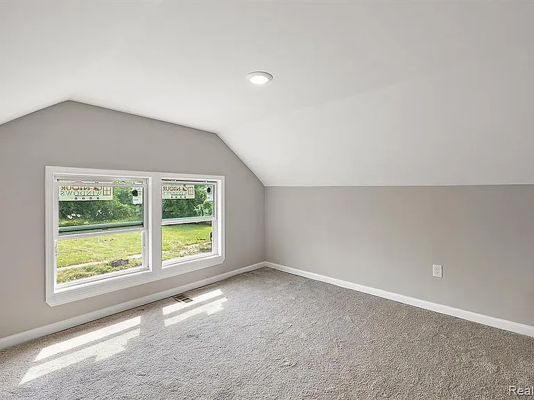 15875 Holmur St — Photo 12