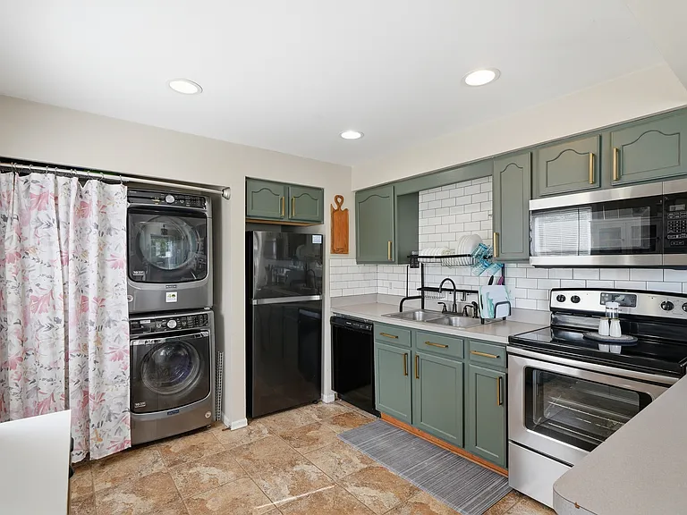 1105 Burgoyne Blvd — Photo 15