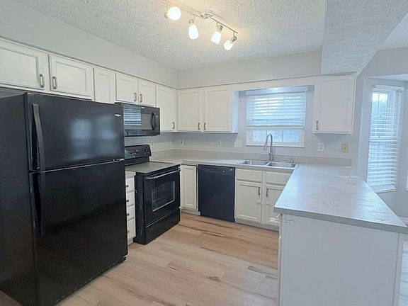 3rd image of 4843 Ballentine Dr