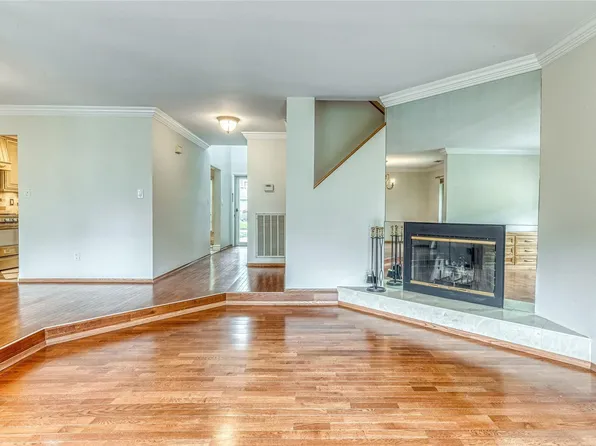 50 Madder Lake Circle #50, Commack, NY 11725