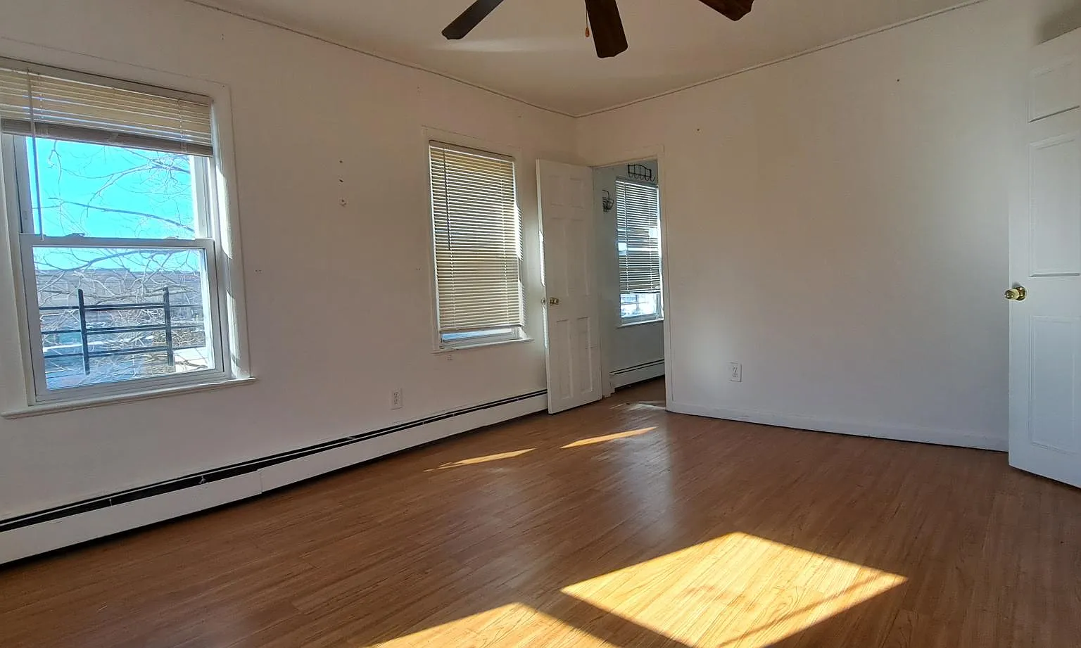 3 bed, 1.5 bath, 2000 sqft, $3,800 — Photo 2