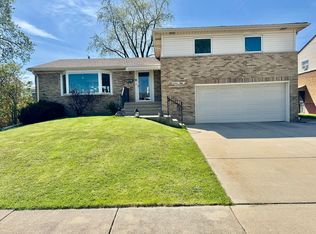 1650 Charleston Ct, Melrose Park, IL 60160