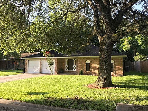 2nd image of 504 S Bend Dr