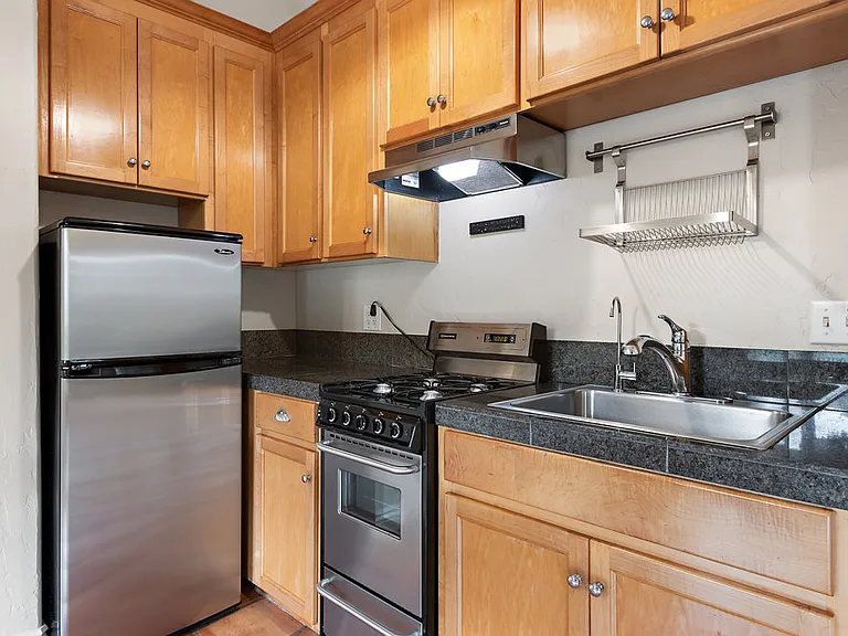 6362 Broadway Ter — Photo 12