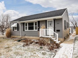 526 39th St NE, Cedar Rapids, IA 52402
