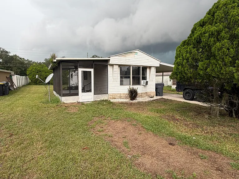 427 Skyline Dr — Photo 2