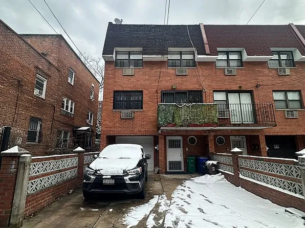 3825 147th St, Flushing, NY 11354