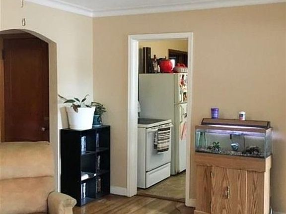 5th image of 423/427/427 1/2 Grace St