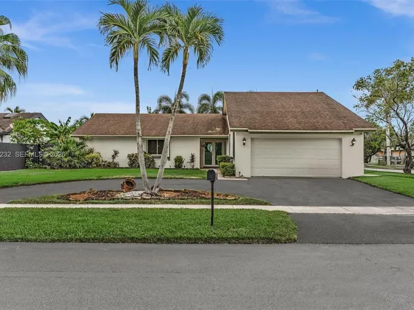 741 SW 100th Ter, Pembroke Pines, FL 33025