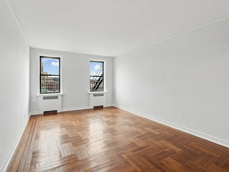 2175 Cedar Ave #7F — Photo 1