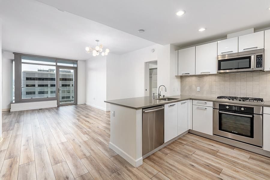 1st image of 1 Hawthorne St #15C-L