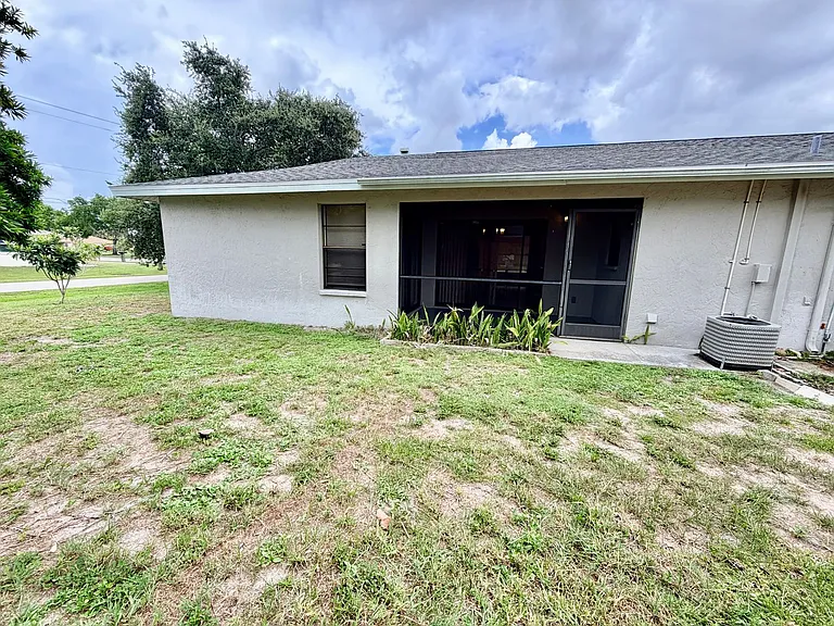 2332 SE 6th Ter #B — Photo 14