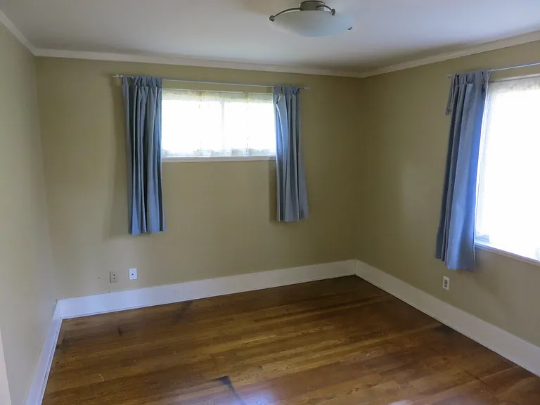 10502 Victory Ln NE #LOWER — Photo 31
