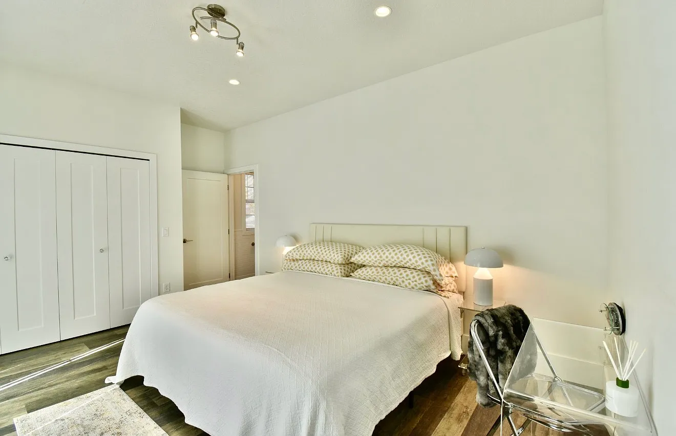 4 bed, 3.5 bath, 3868 sqft, $9,995 — Photo 3