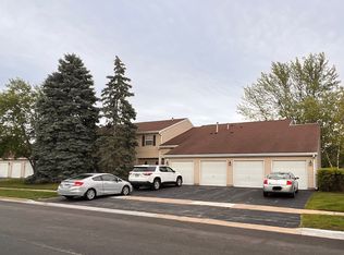 549 E Shagbark Ln #G, Streamwood, IL 60107