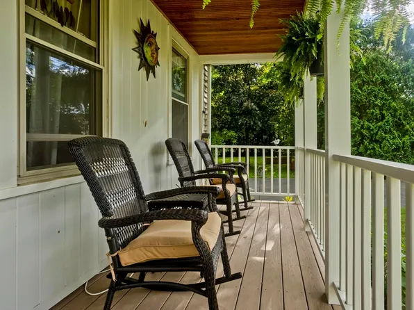 17 Chestnut St, Hatfield, MA 01038