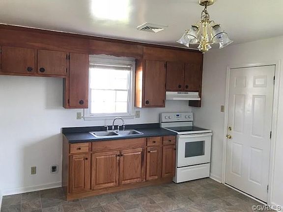 3rd image of 20603 Ravensbourne Dr