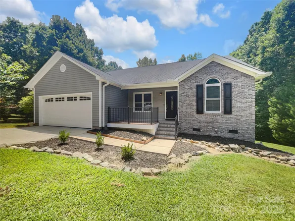 121 Purple Finch Ln, Mooresville, NC 28117