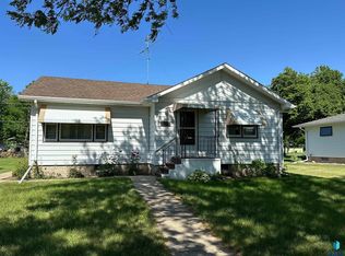 309 S Pine St, Menno, SD 57045