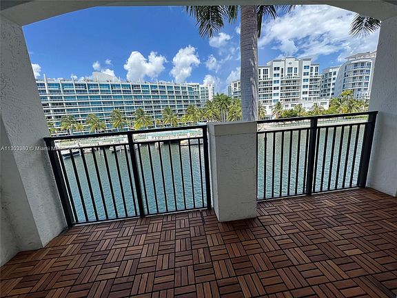 2nd image of 3125 NE 184th St APT 1303