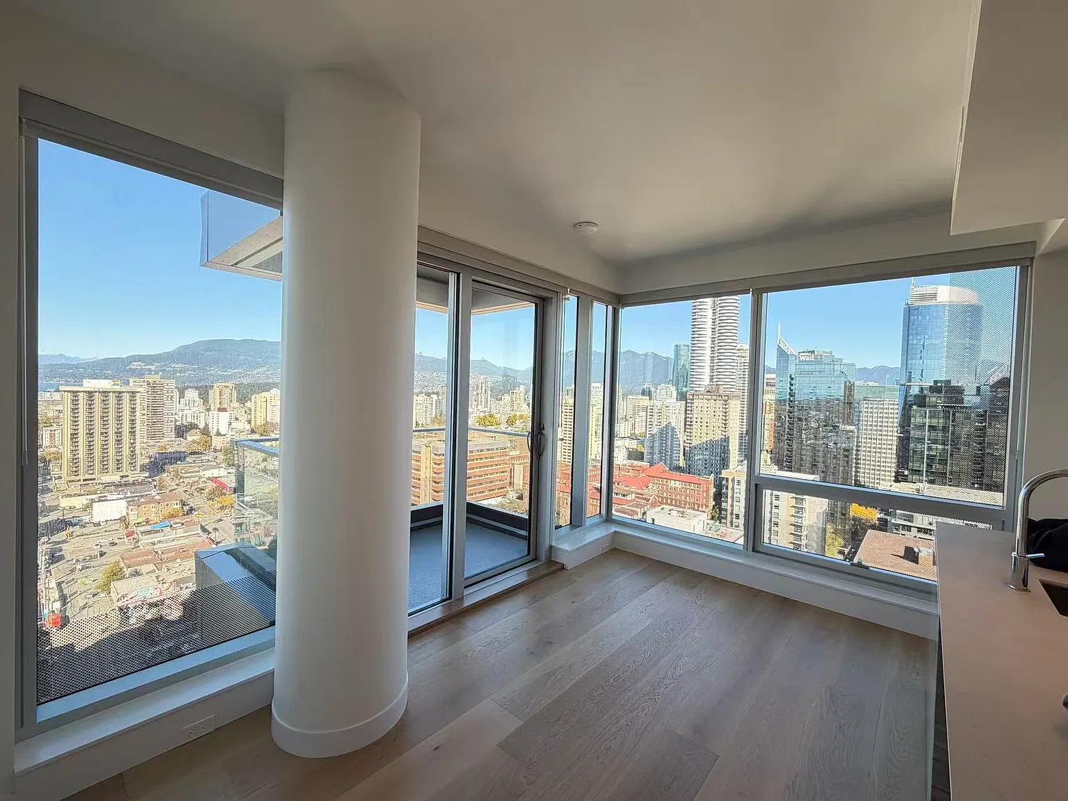 2 bed, 715 sqft, $4,600 — Photo 3