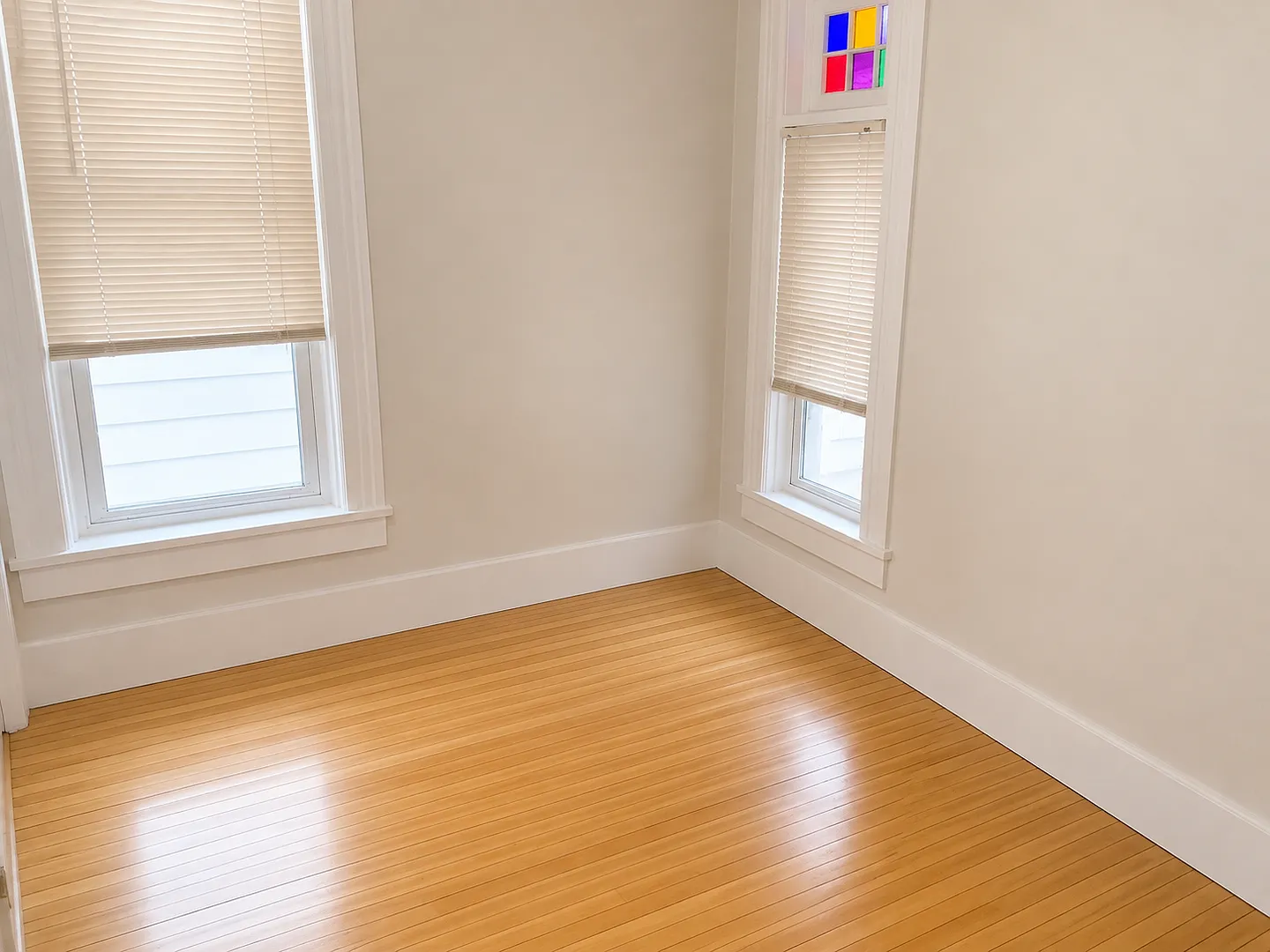 Charming 1 Bed, 1 Bath Apartment Downtown Madison — Photo 3