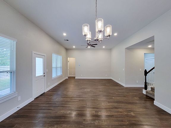 5th image of 423 Black Walnut Dr