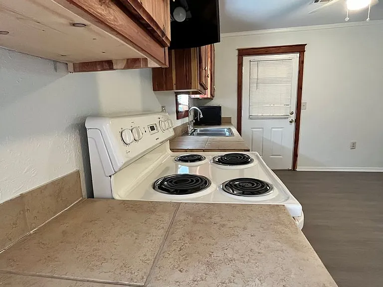 10 Rankin St — Photo 8