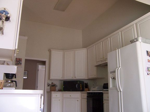 Plenty of Cabinets In Kitchen 