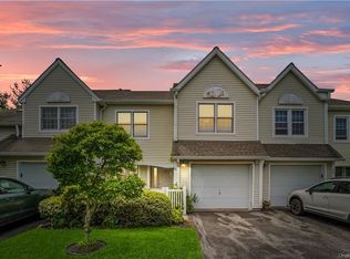 60 Spruce Ridge Dr, Fishkill, NY 12524