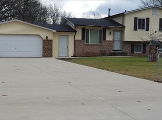 2448 Savage Dr, Lapeer, MI