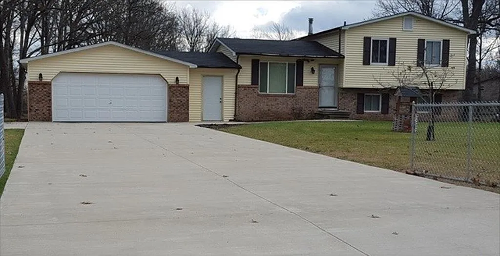 2448 Savage Dr photo 1