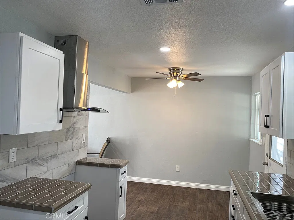 3 bed, 1400 sqft, $3,000 — Photo 3