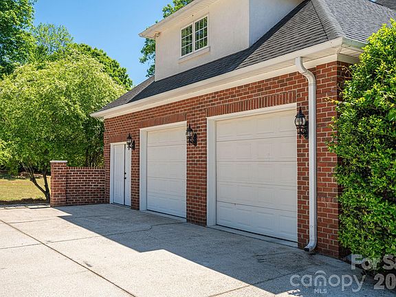 3rd image of 1000 Ashley Pl
