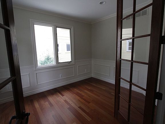 5th image of 138 E Lincoln Ave