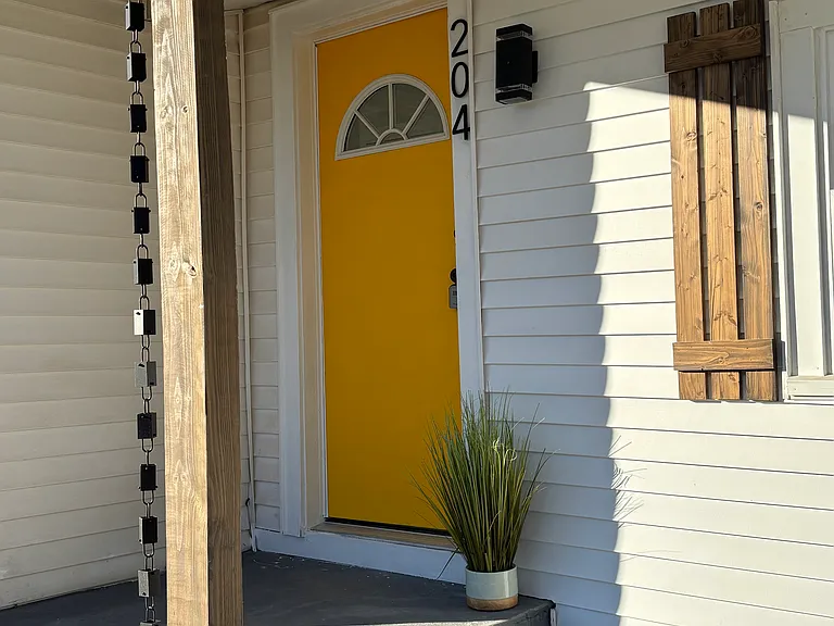 204 W England Ave — Photo 3
