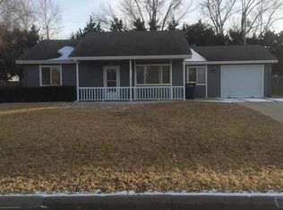 408 Knoxberry Dr, Manhattan, KS 66502
