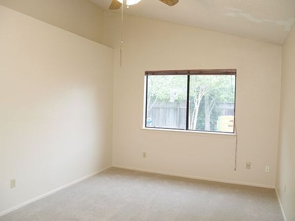Master bedroom with high ceiling, art ledge, full attached bath.