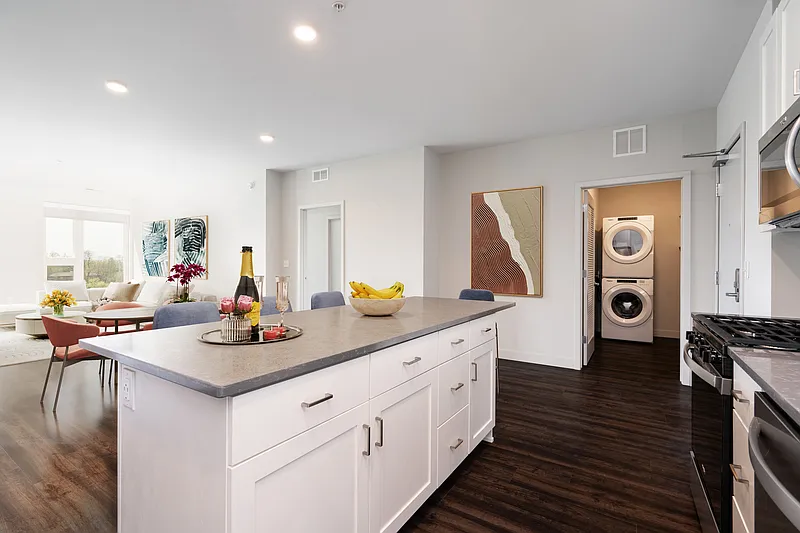 Viking Lakes Residences — Photo 3