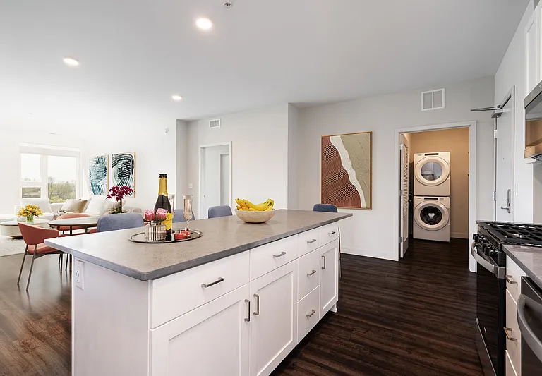 Viking Lakes Residences — Photo 3