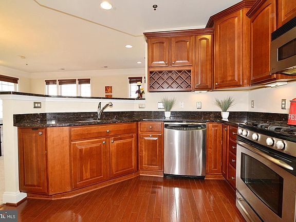 3rd image of 3555 Huntley Manor Ln #86B