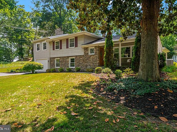 5th image of 1134 Valley Dr