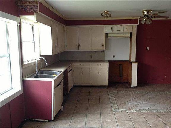 5th image of 4211 Lexington Ave