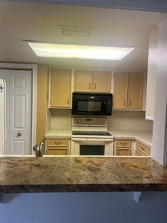 2 bed, 2.0 bath, 1216 sqft, $1,695 — Photo 4