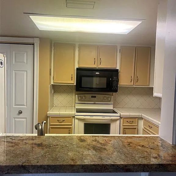 200 Maitland Ave #1 — Photo 4