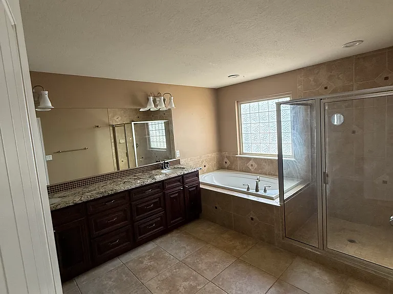 1848 W Grays Pl — Photo 4